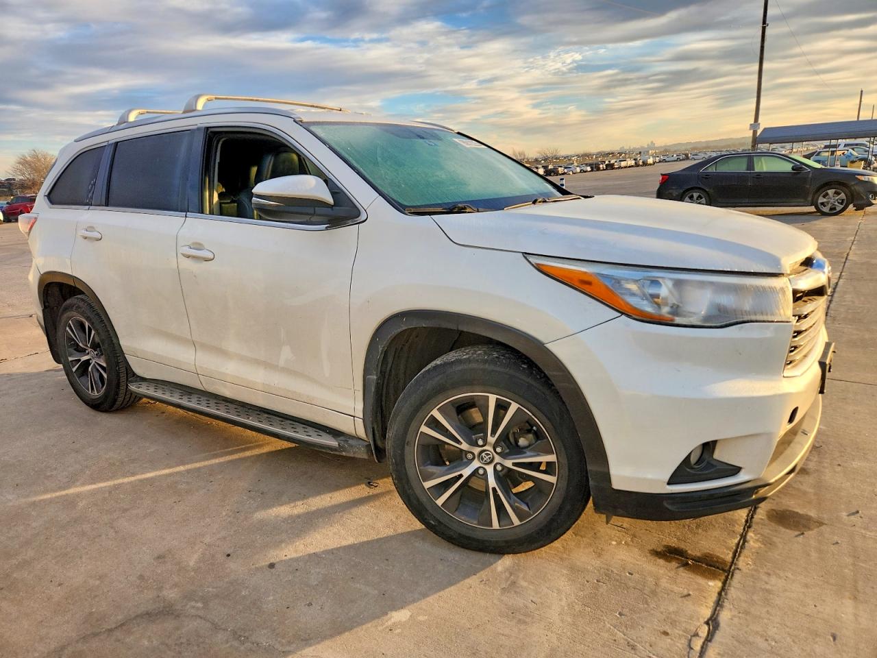 2016 TOYOTA HIGHLANDER XLE photo 10