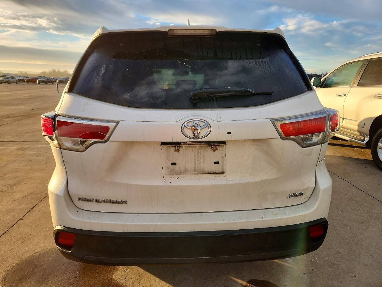 2016 TOYOTA HIGHLANDER XLE photo 16