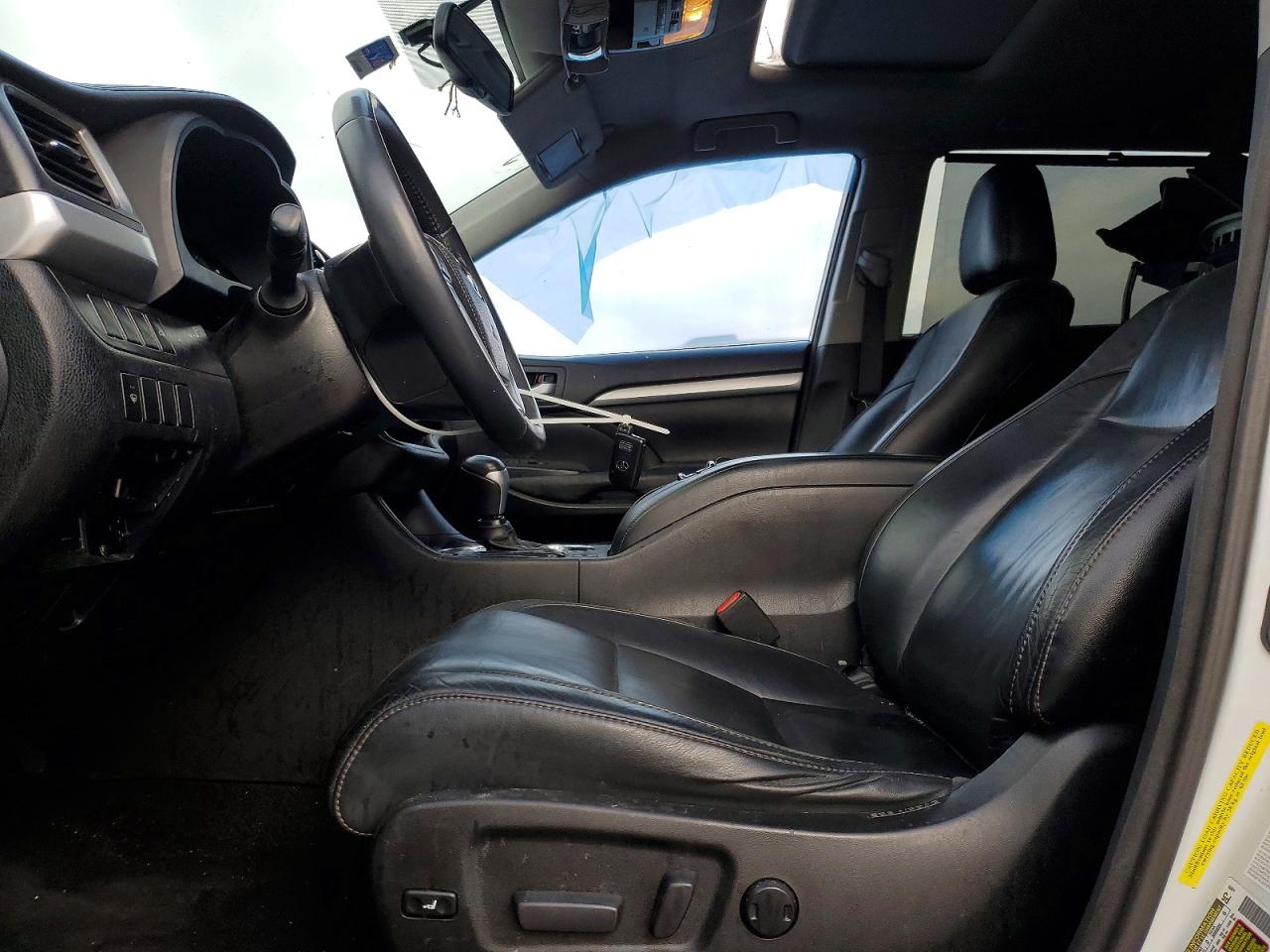 2016 TOYOTA HIGHLANDER XLE photo 19