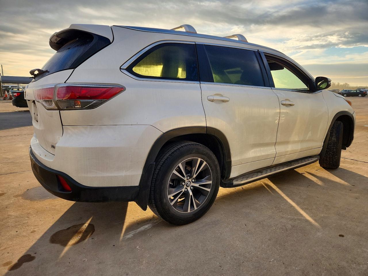 2016 TOYOTA HIGHLANDER XLE photo 7