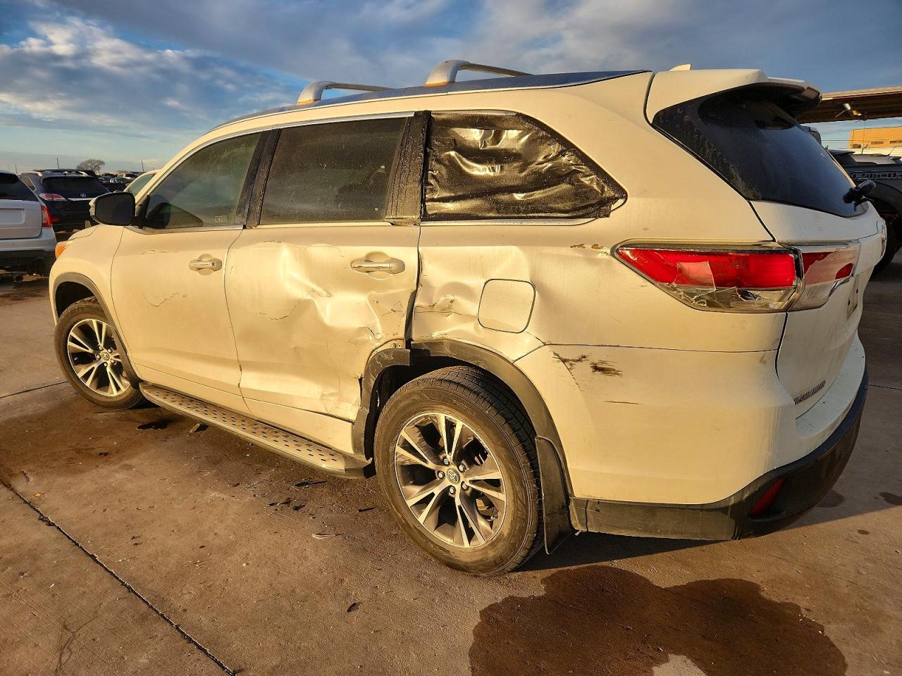 2016 TOYOTA HIGHLANDER XLE photo 4