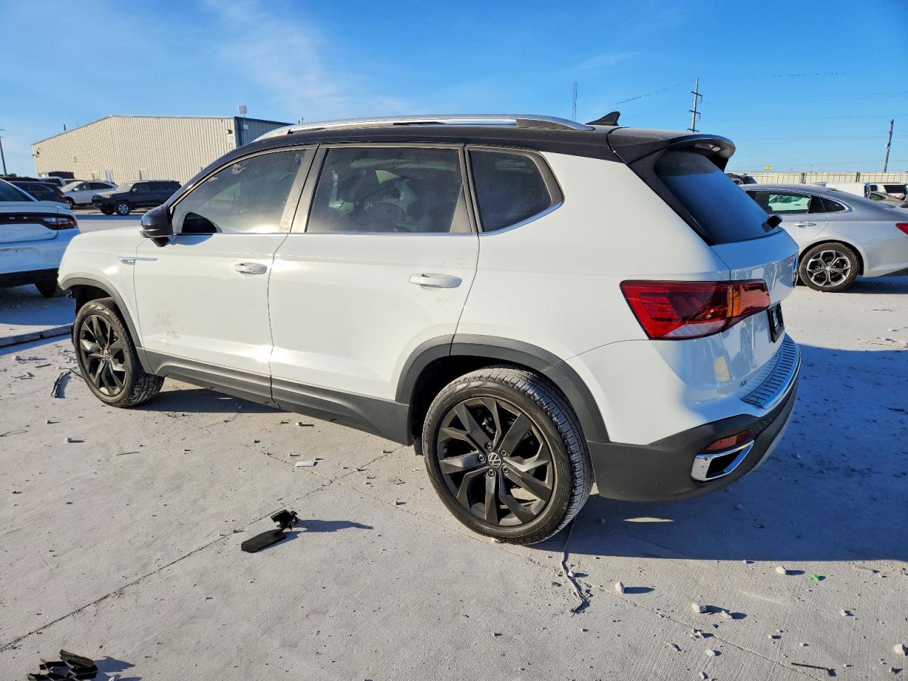 2024 VOLKSWAGEN TAOS SE photo 2