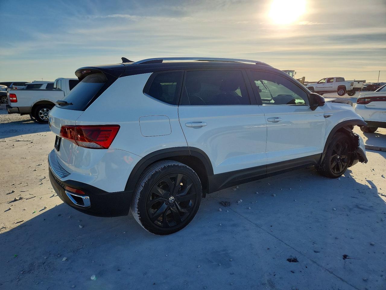 2024 VOLKSWAGEN TAOS SE photo 3