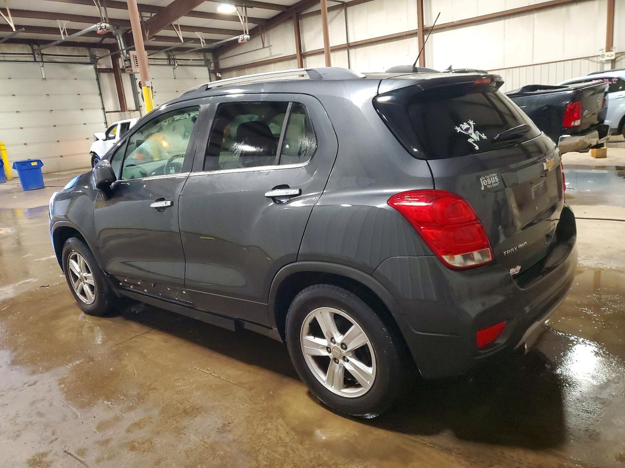 2017 CHEVROLET TRAX 1LT photo 2