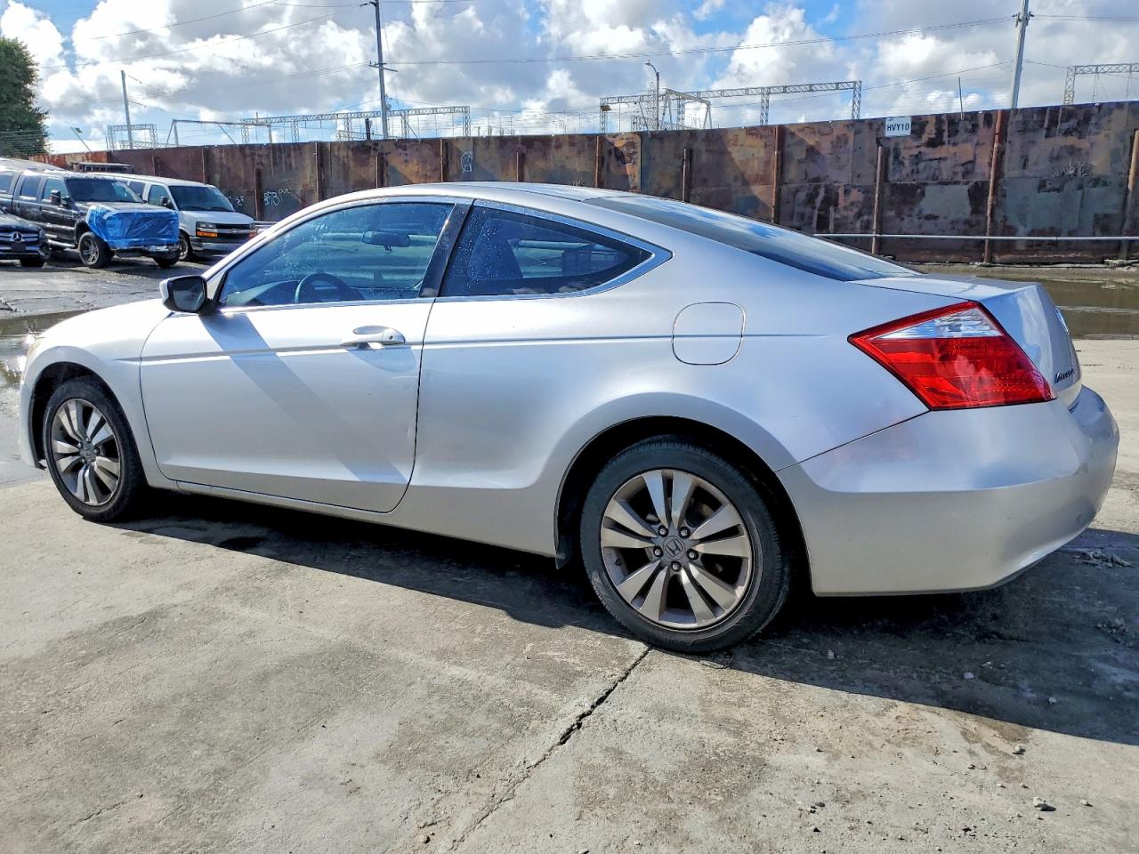 2010 HONDA ACCORD LX photo 2