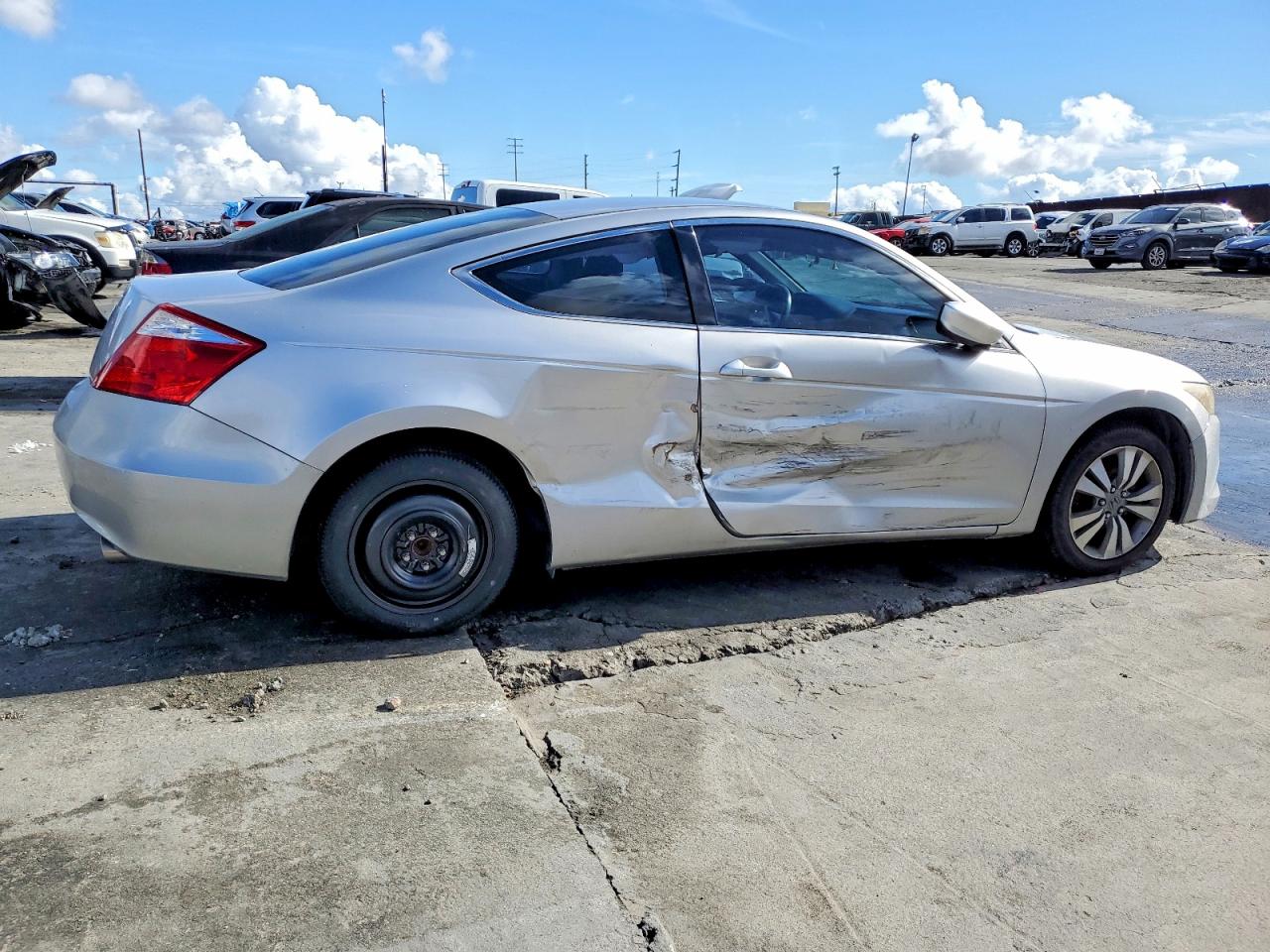 2010 HONDA ACCORD LX photo 3