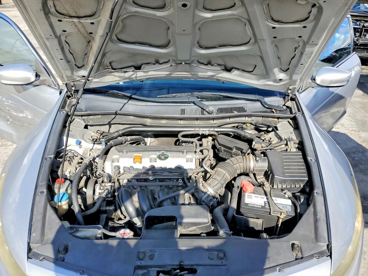 2010 HONDA ACCORD LX photo 11