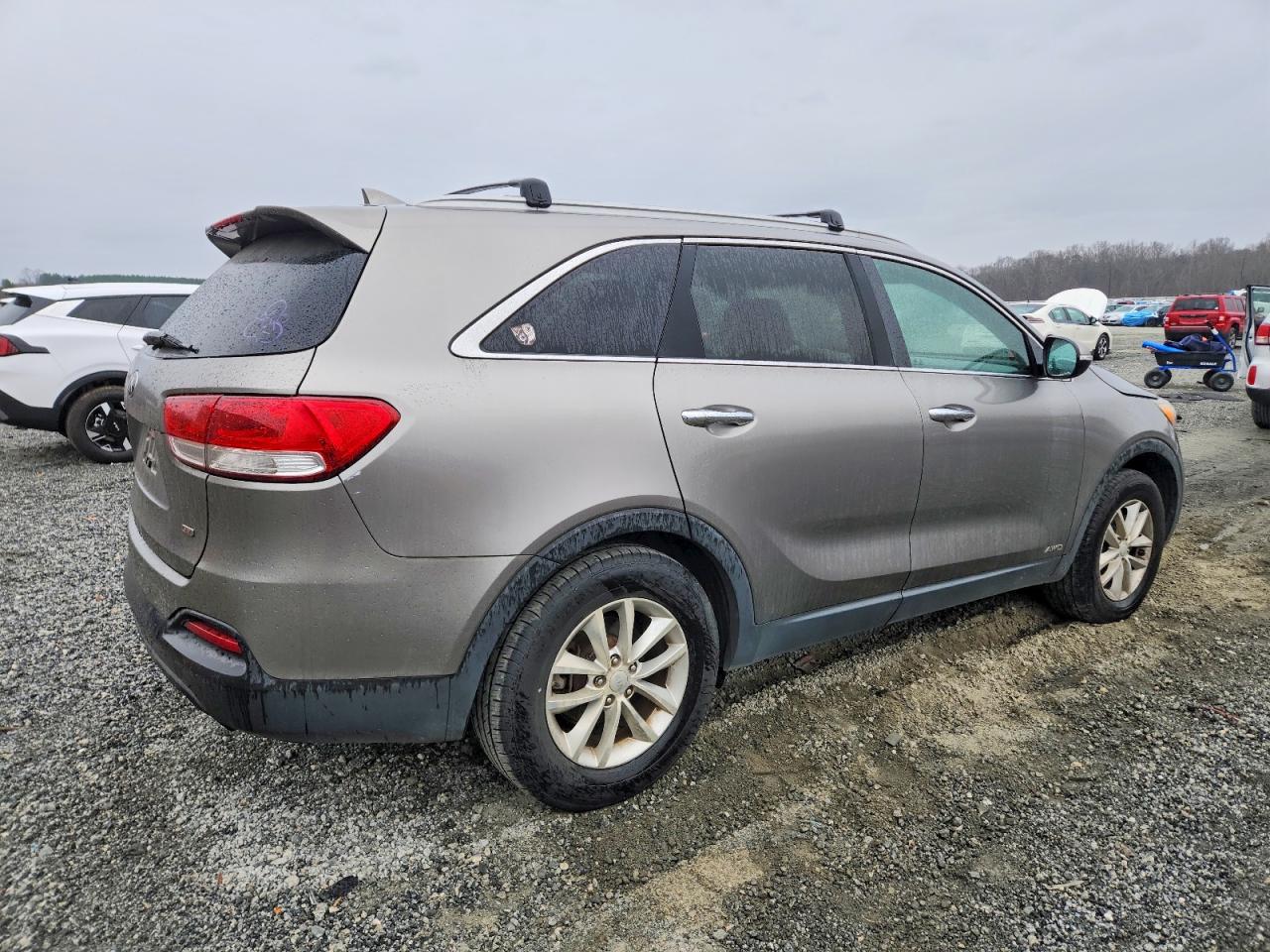 2016 KIA SORENTO LX photo 3