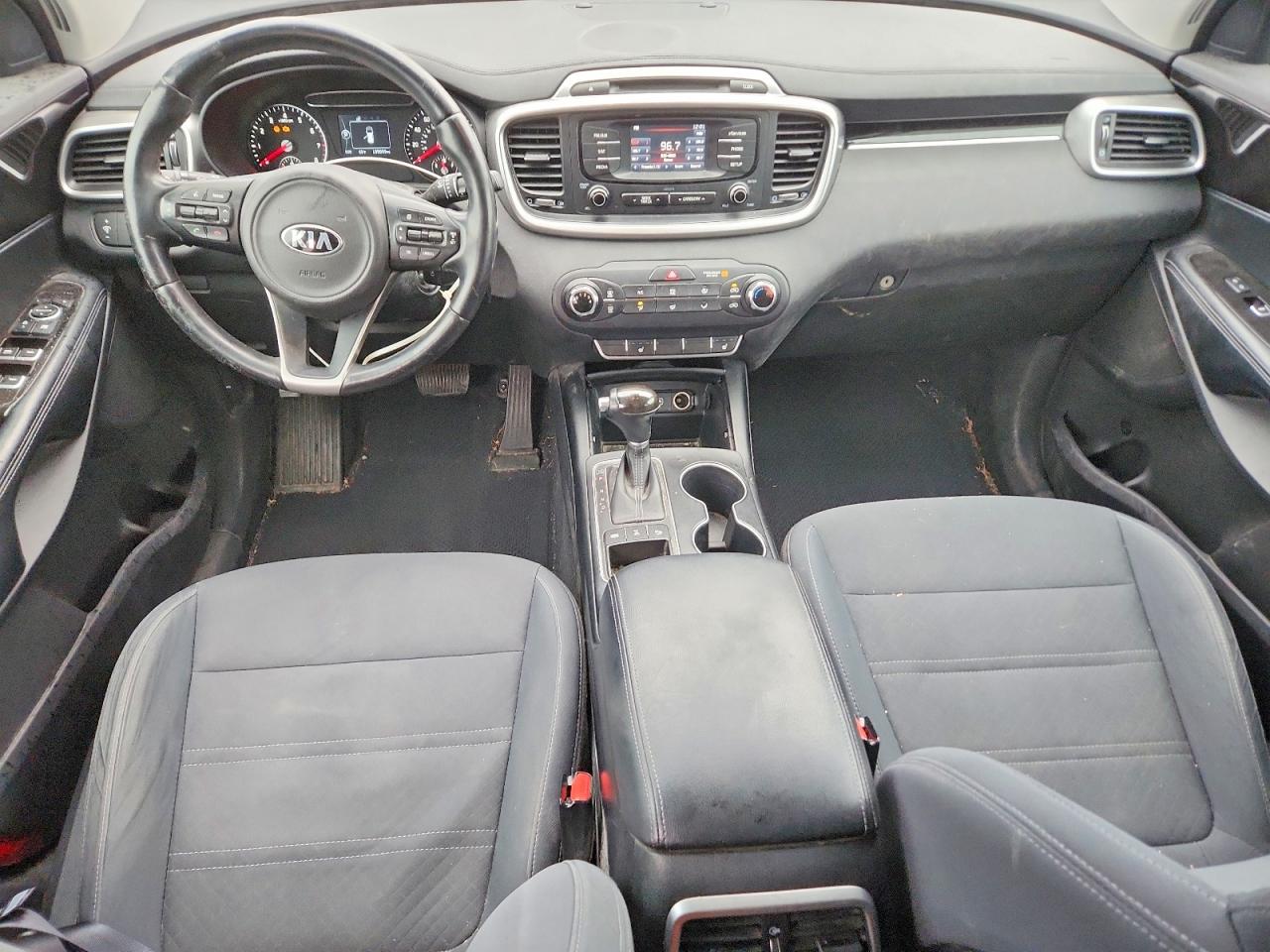 2016 KIA SORENTO LX photo 8