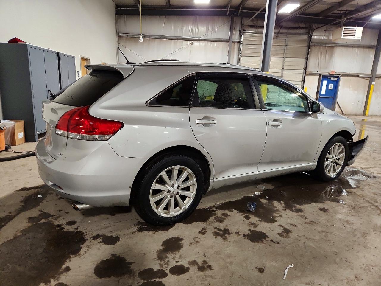 2011 TOYOTA VENZA photo 3