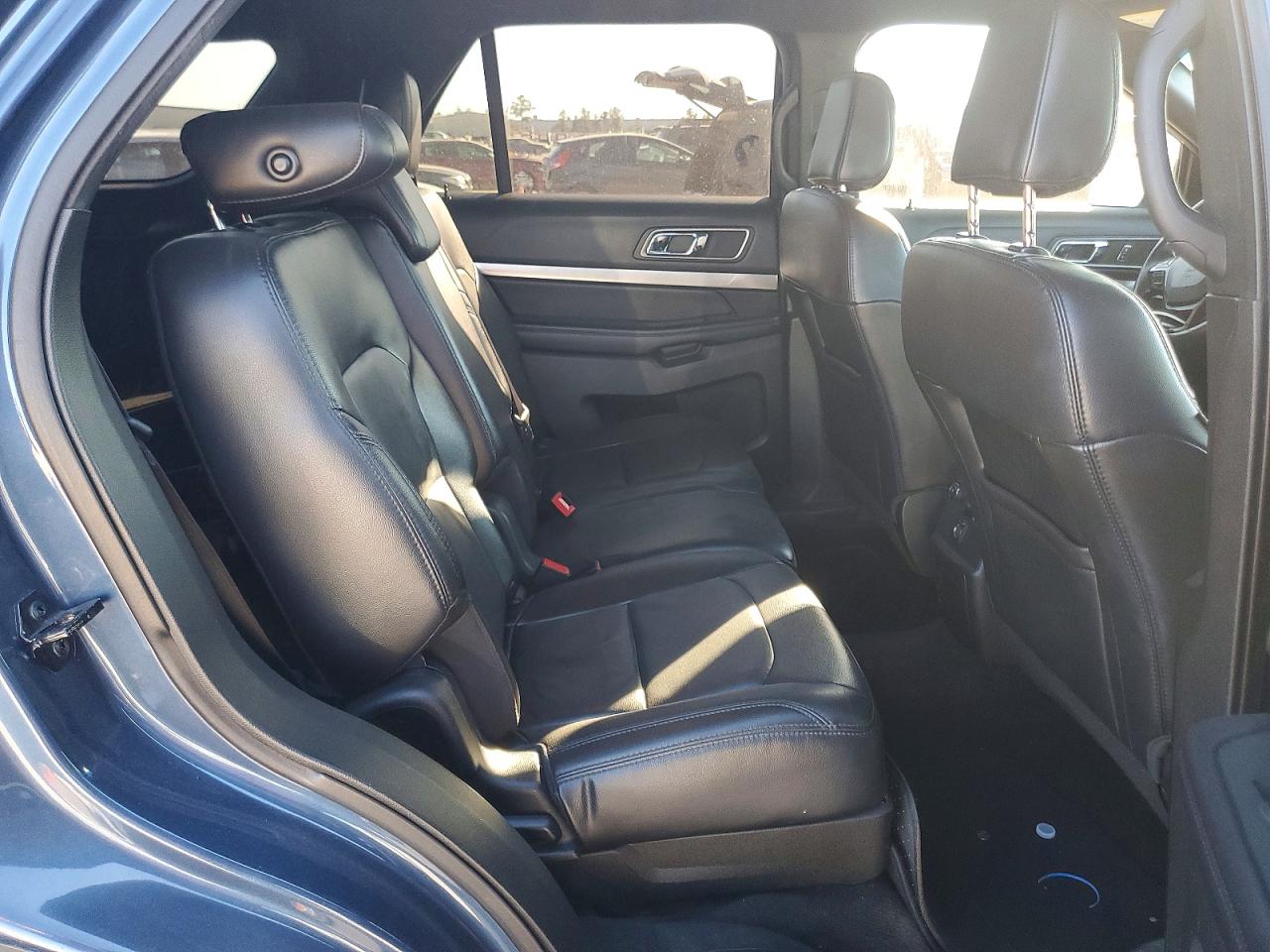 2018 FORD EXPLORER XLT photo 11