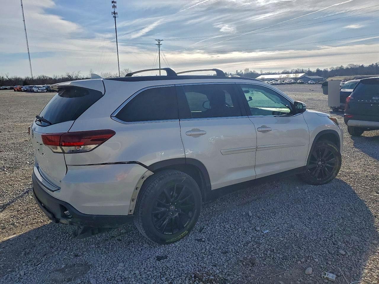 2019 TOYOTA HIGHLANDER SE photo 7
