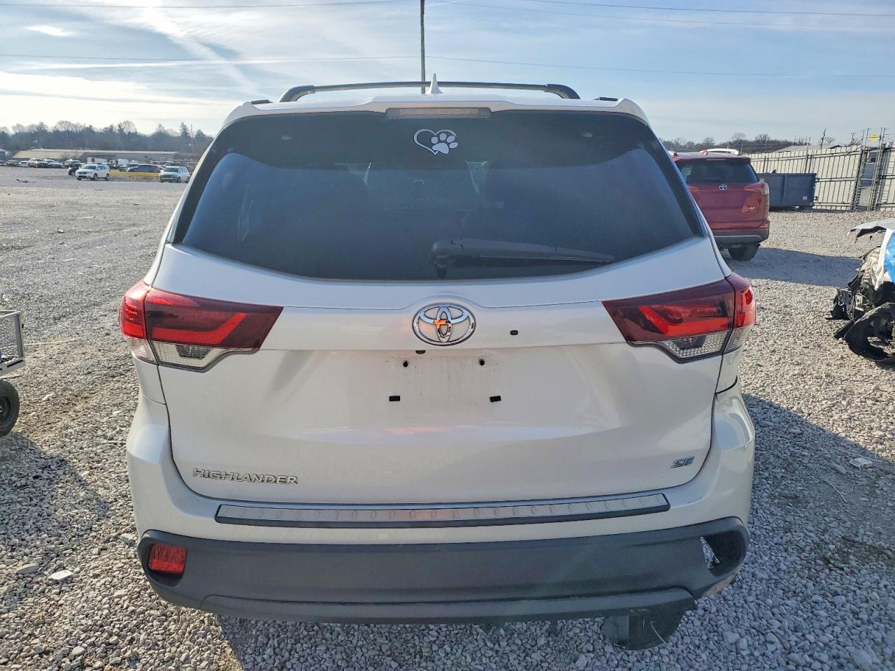 2019 TOYOTA HIGHLANDER SE photo 16