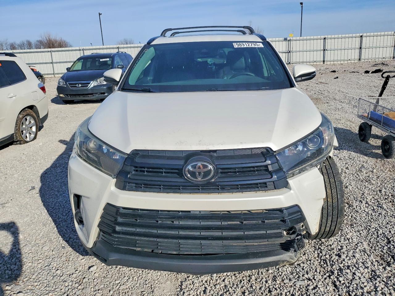 2019 TOYOTA HIGHLANDER SE photo 13