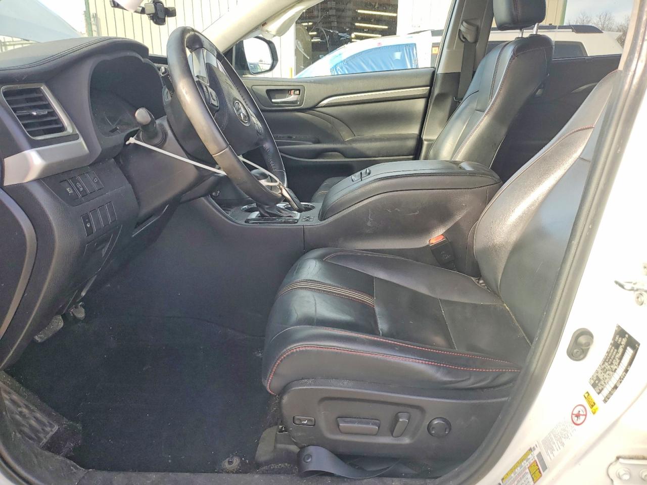 2019 TOYOTA HIGHLANDER SE photo 19