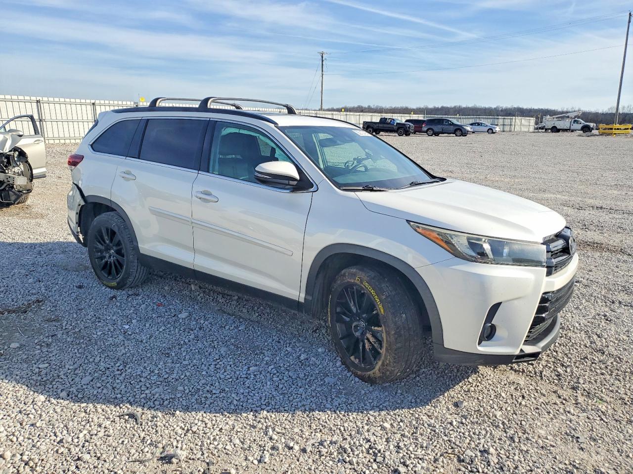2019 TOYOTA HIGHLANDER SE photo 10