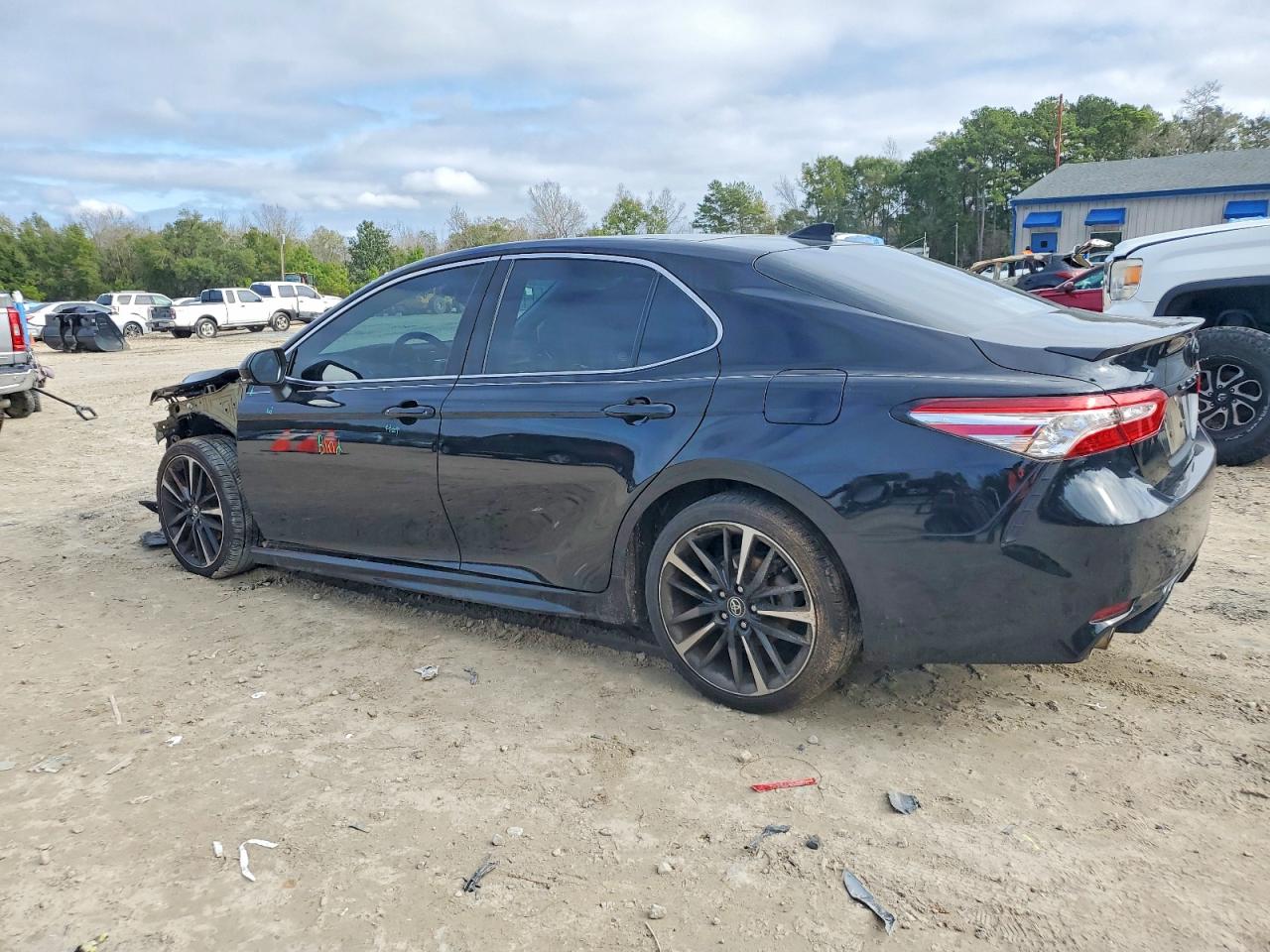 2020 TOYOTA CAMRY XSE photo 2
