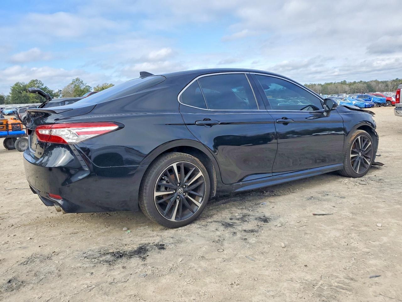 2020 TOYOTA CAMRY XSE photo 3