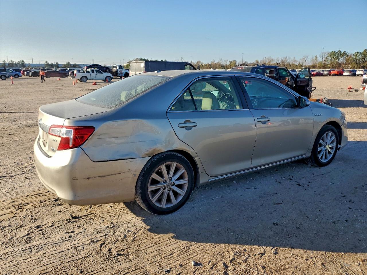 2014 TOYOTA CAMRY HYBRID photo 3