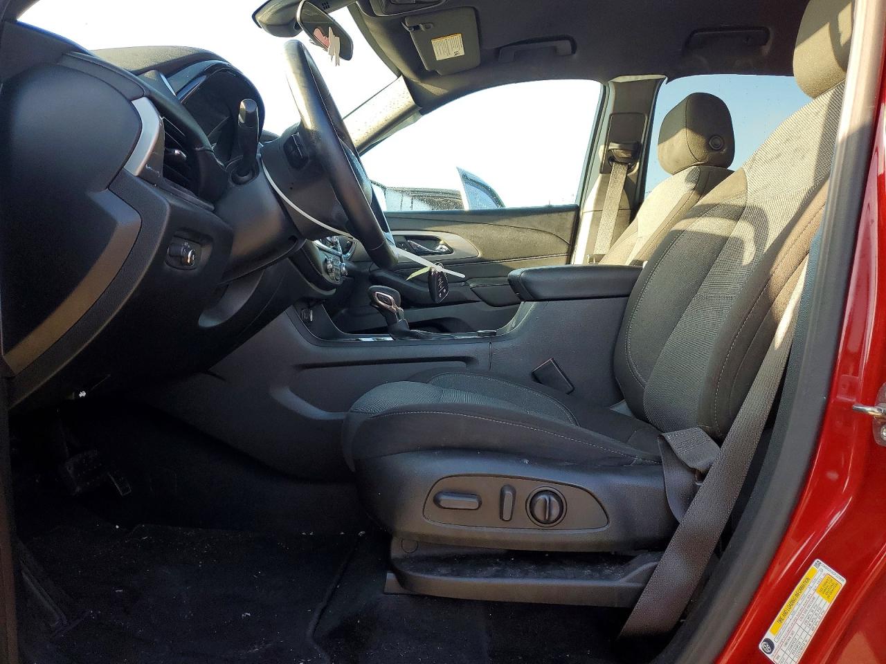 2023 CHEVROLET TRAVERSE LT photo 13