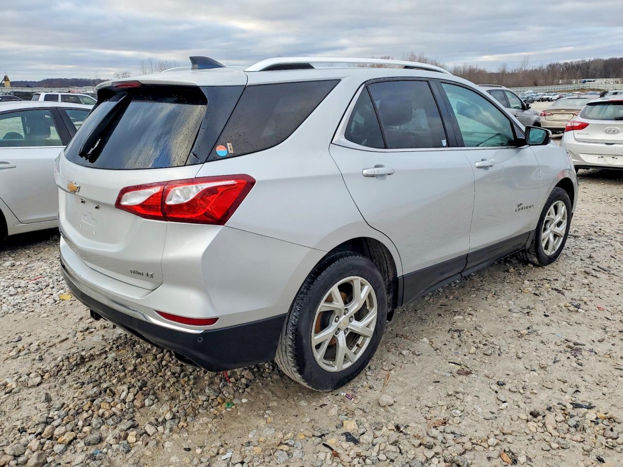 2018 CHEVROLET EQUINOX LT photo 3