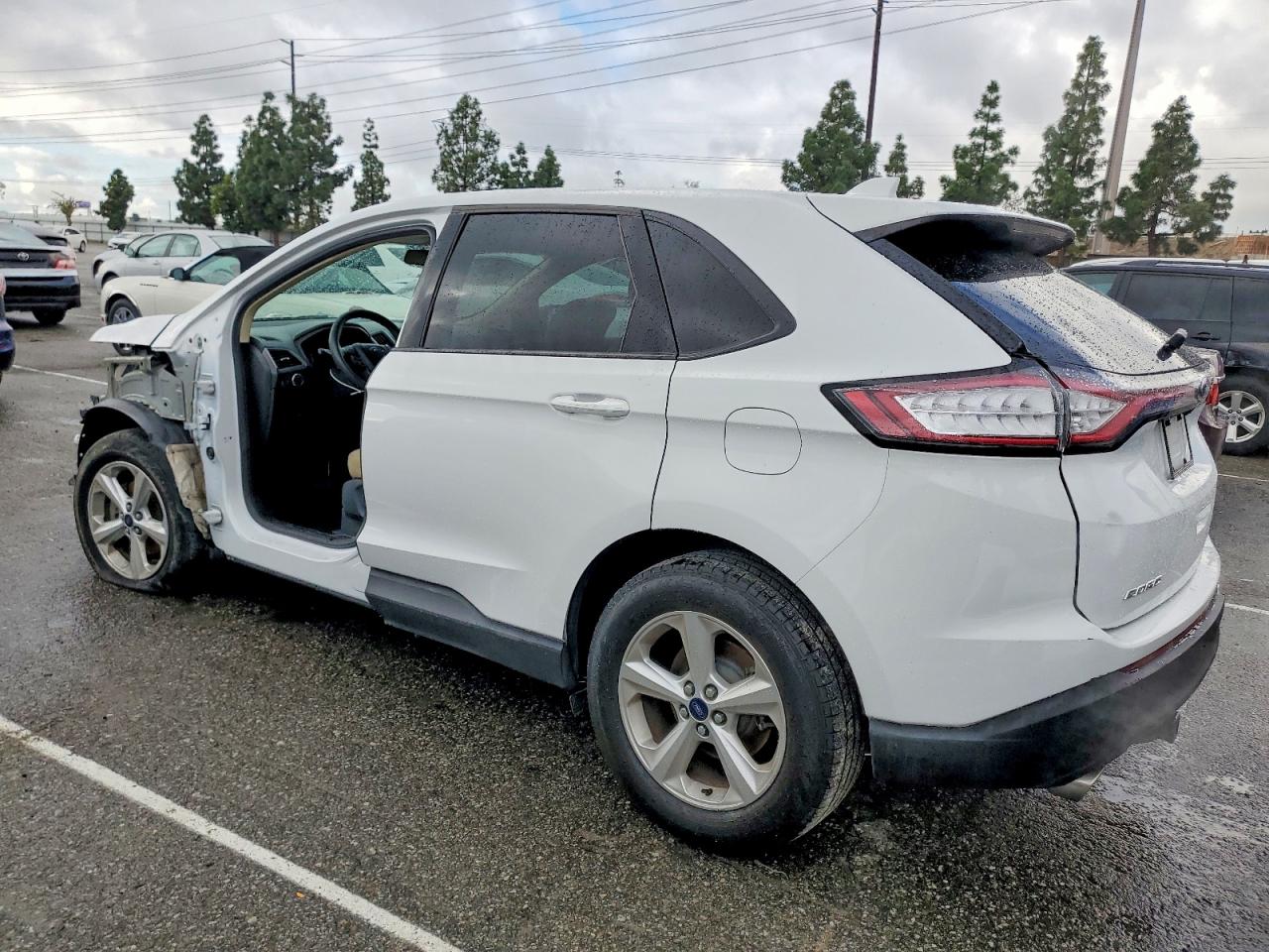 2015 FORD EDGE SE photo 2
