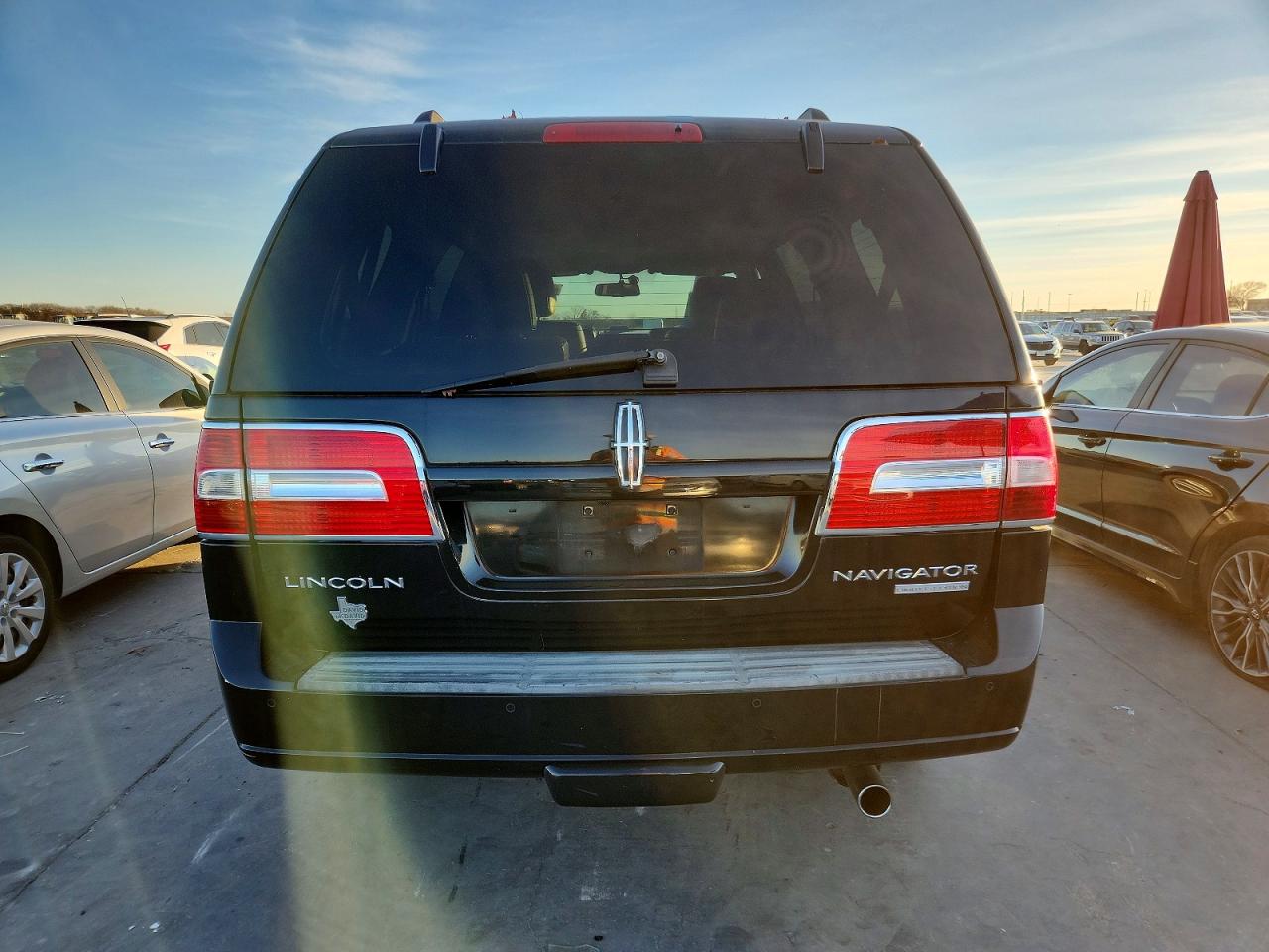 2012 LINCOLN NAVIGATOR photo 6