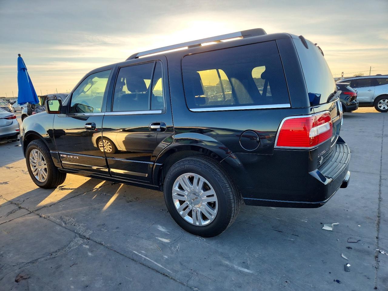 2012 LINCOLN NAVIGATOR photo 2