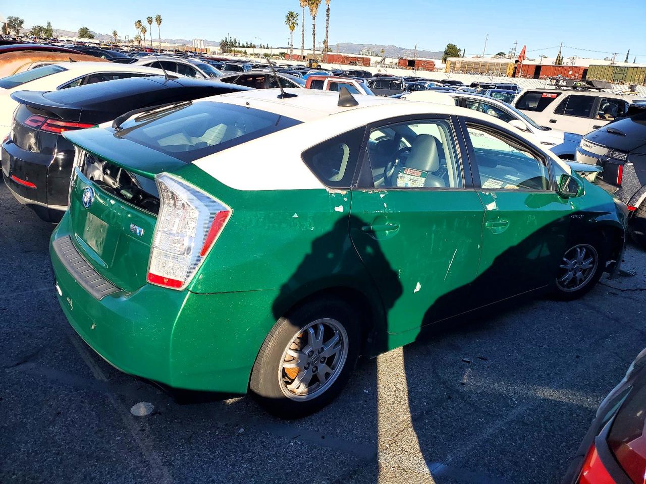 2010 TOYOTA PRIUS photo 3