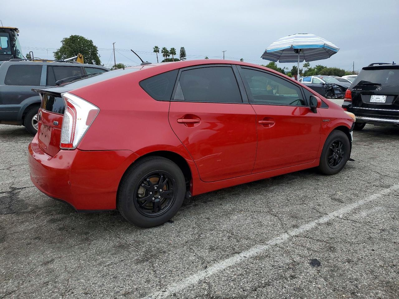 2013 TOYOTA PRIUS photo 5