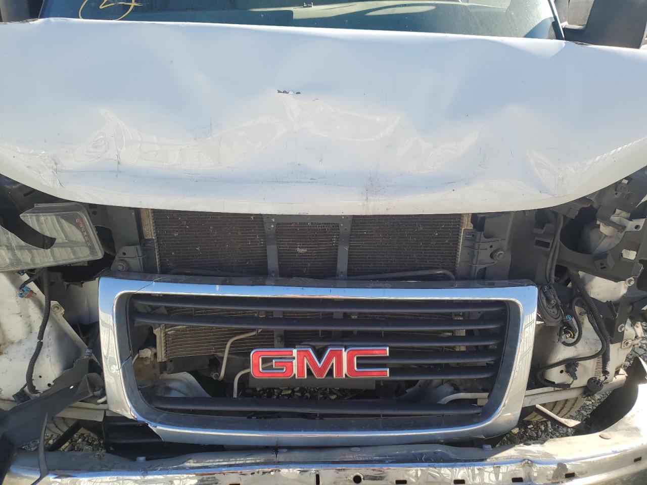 2017 GMC SAVANA G2500 photo 12