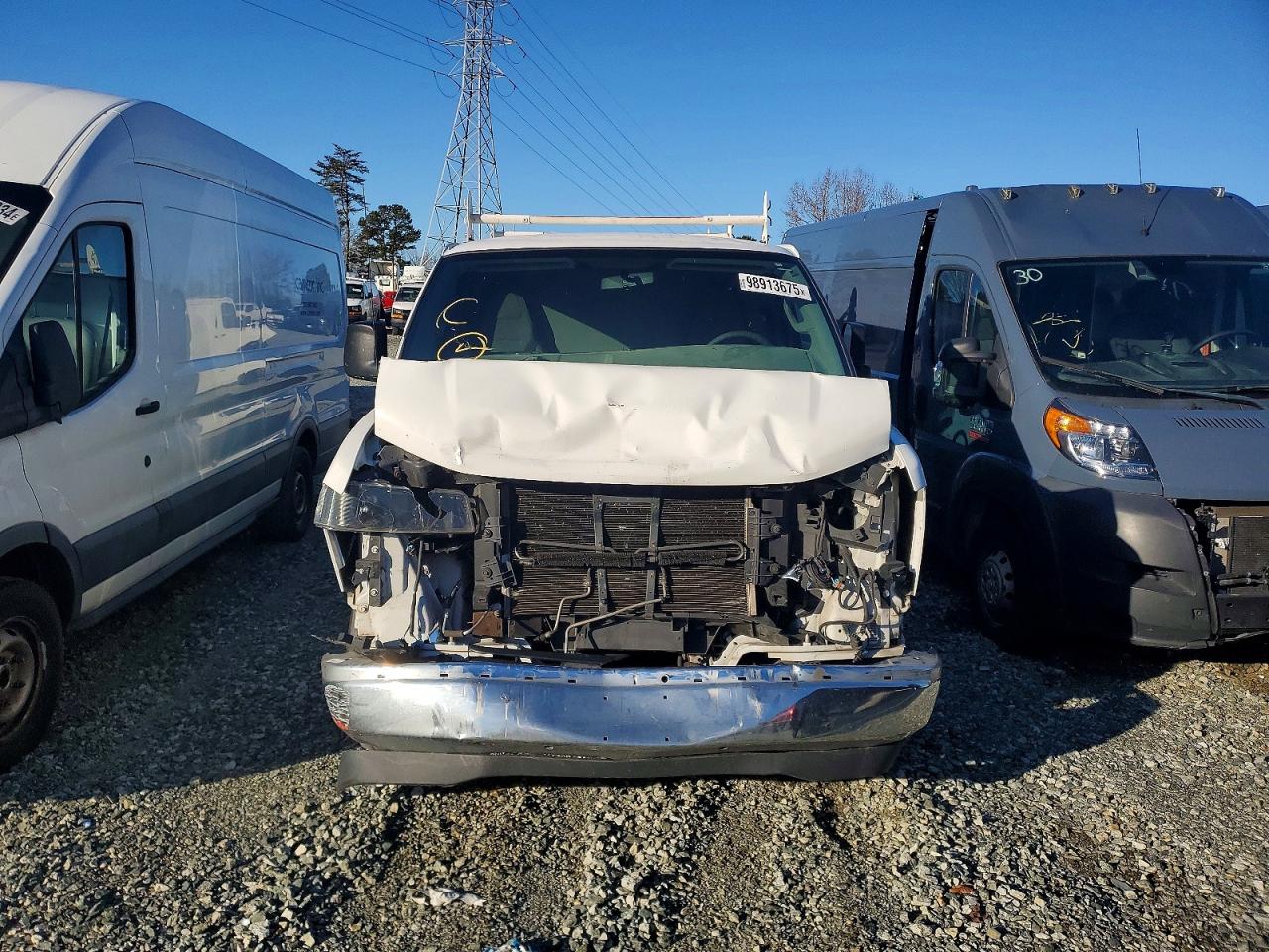 2017 GMC SAVANA G2500 photo 5