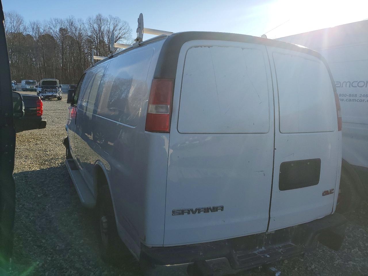 2017 GMC SAVANA G2500 photo 2