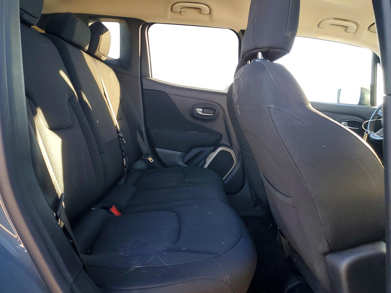 2017 JEEP RENEGADE LATITUDE photo 10