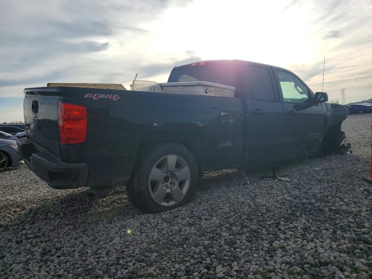 2017 CHEVROLET SILVERADO K1500 photo 3