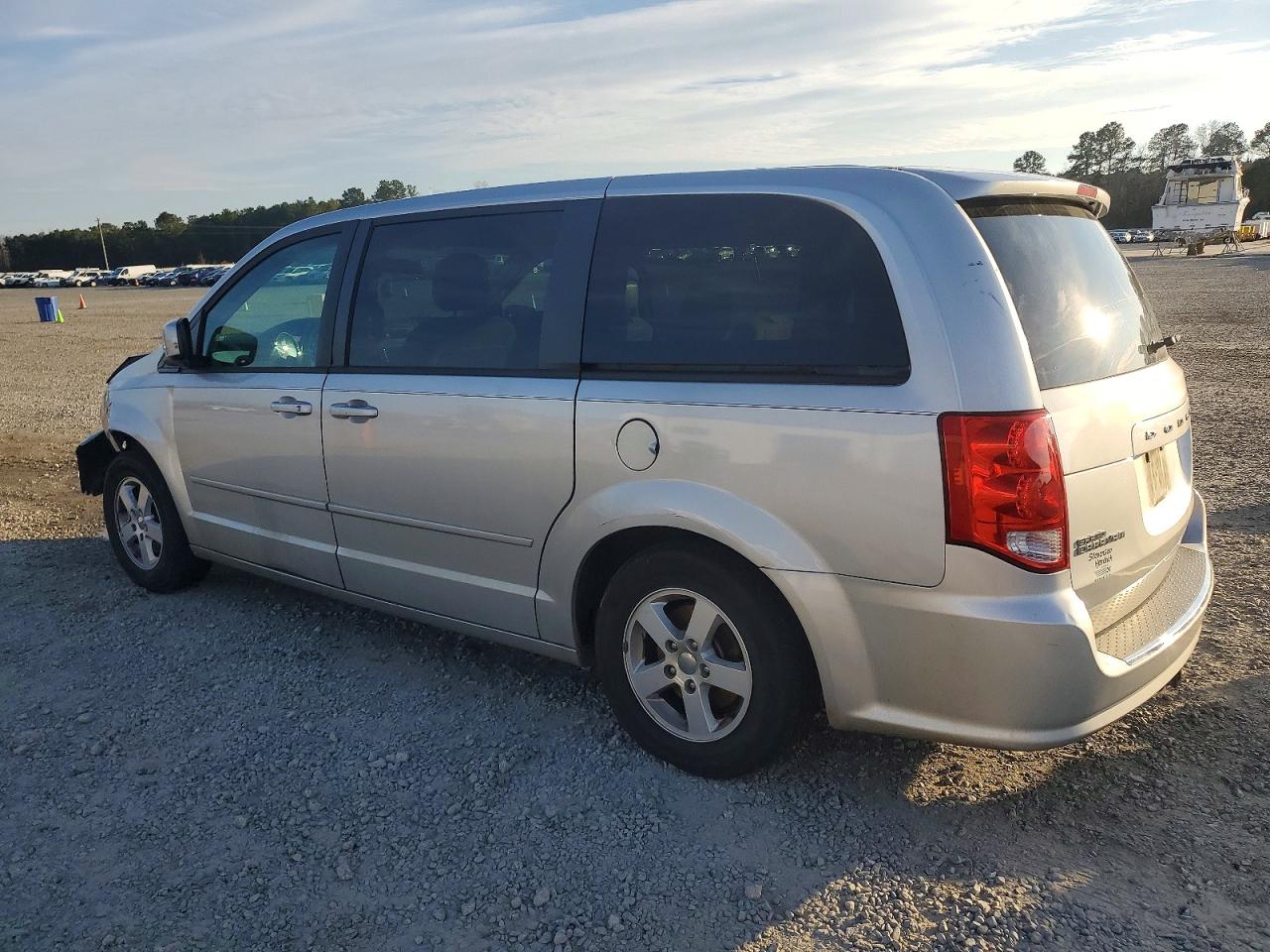 2012 DODGE GRAND CARAVAN SXT photo 2