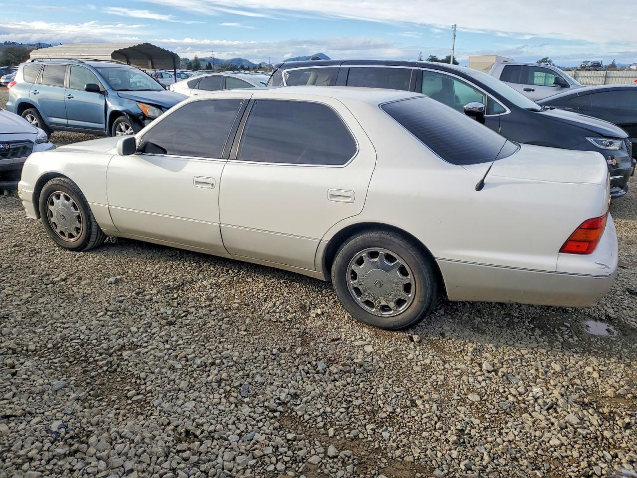 1996 LEXUS LS 400 photo 4