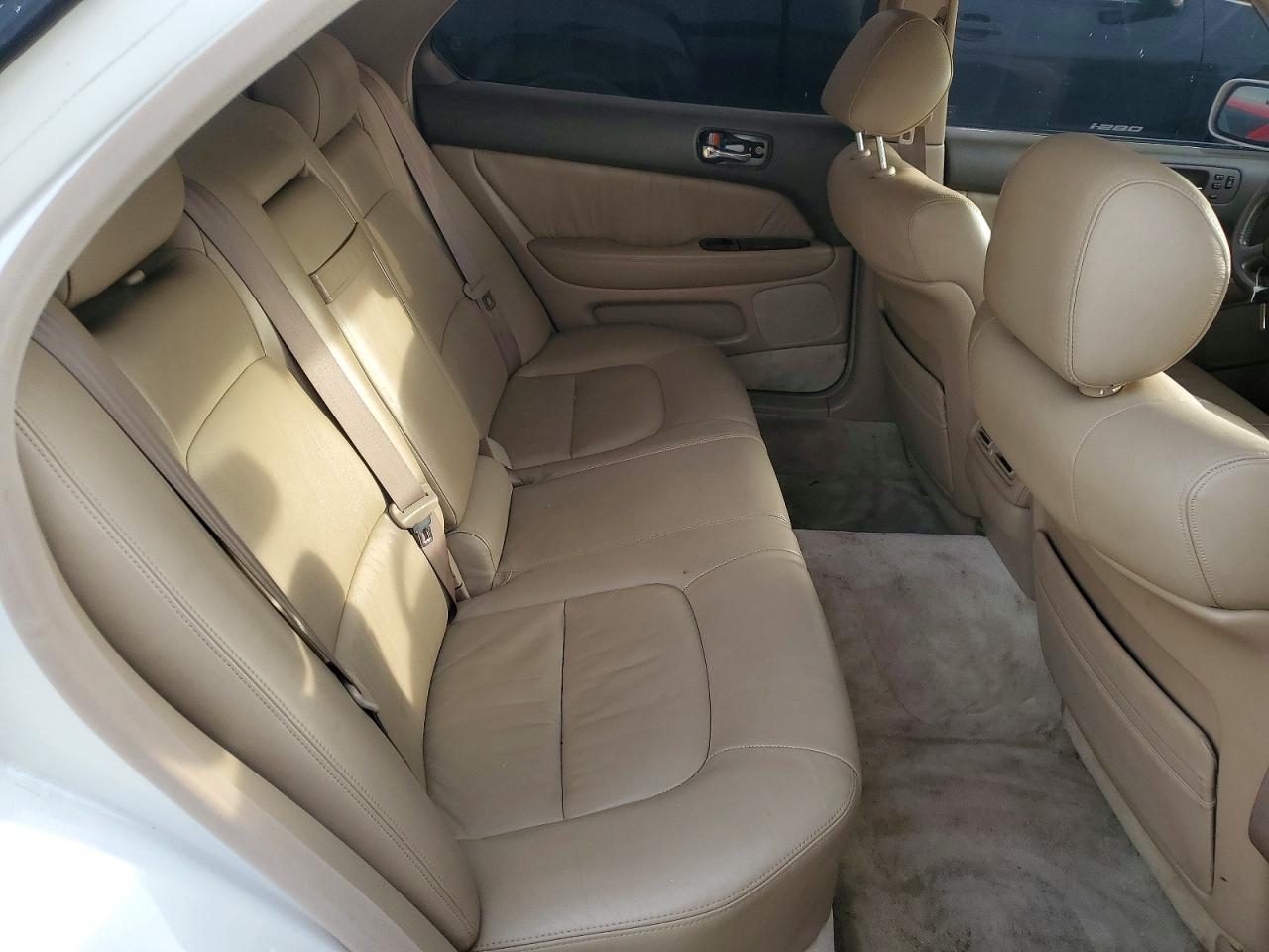 1996 LEXUS LS 400 photo 28