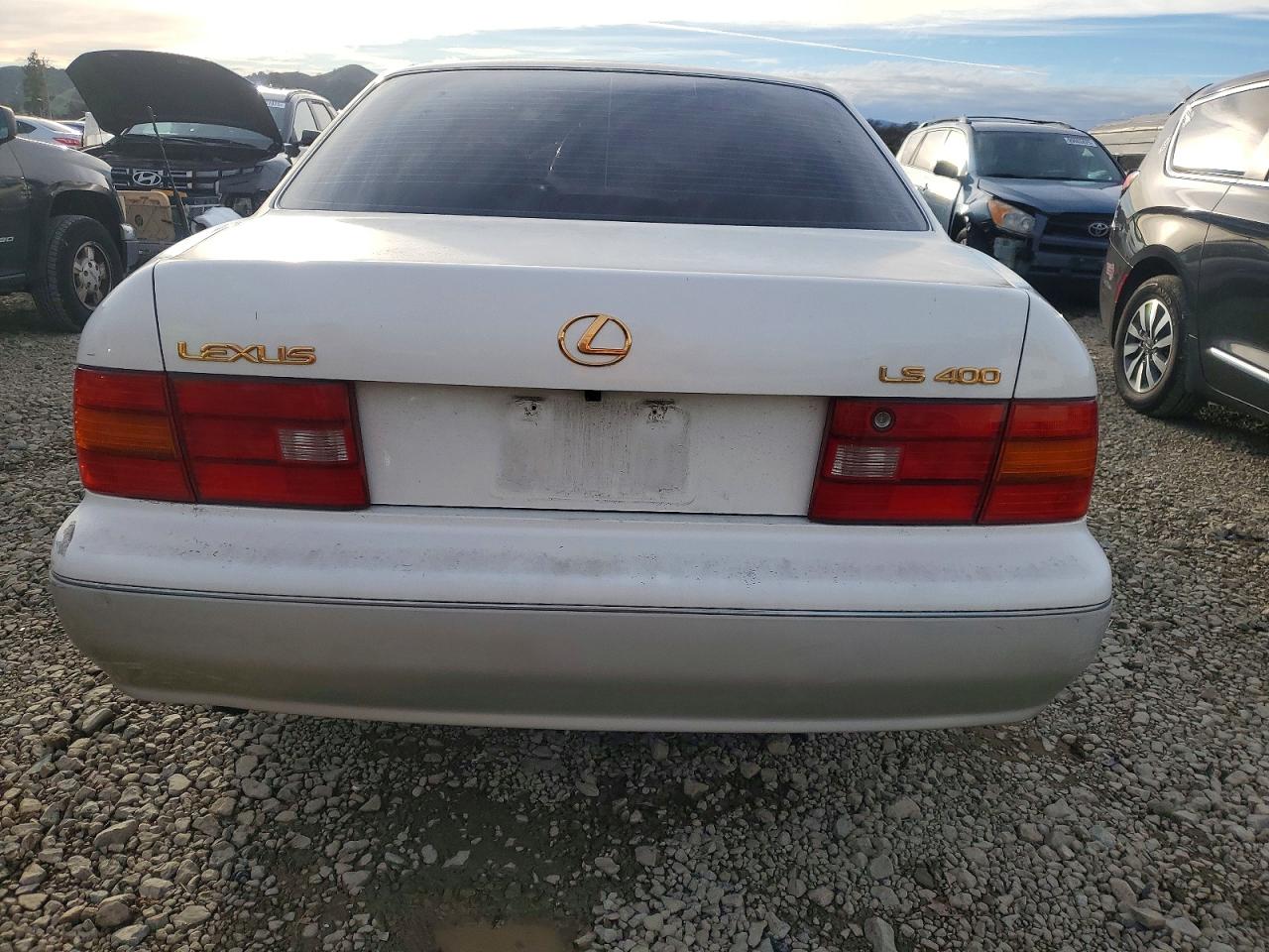 1996 LEXUS LS 400 photo 16