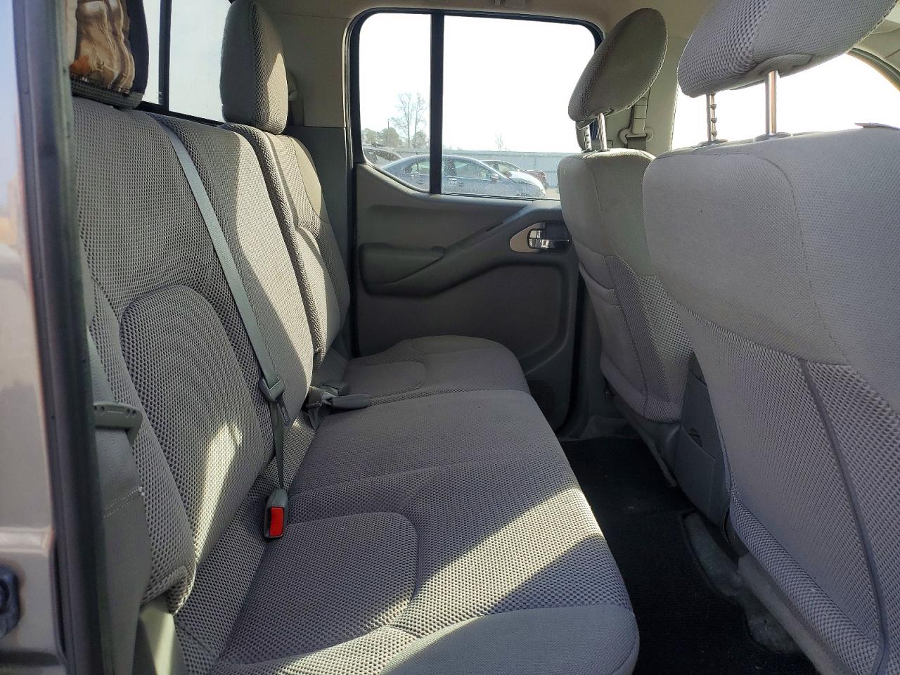 2017 NISSAN FRONTIER S photo 10