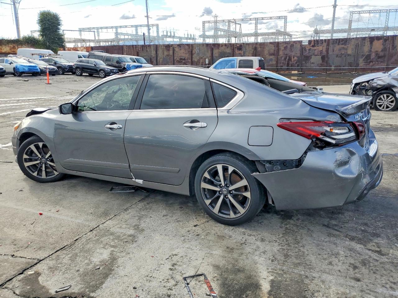 2017 NISSAN ALTIMA 2.5 SR photo 2