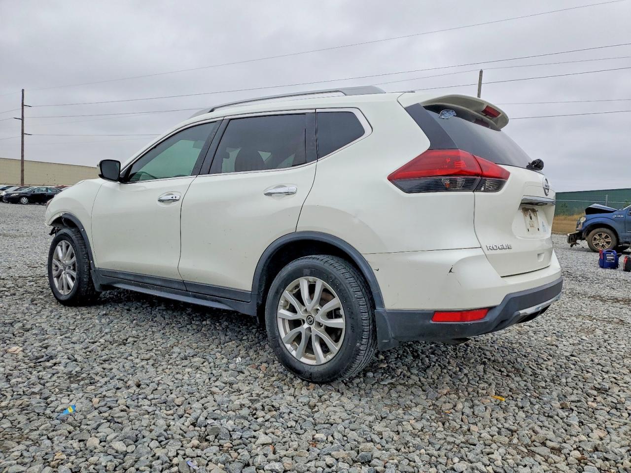 2018 NISSAN ROGUE S photo 2