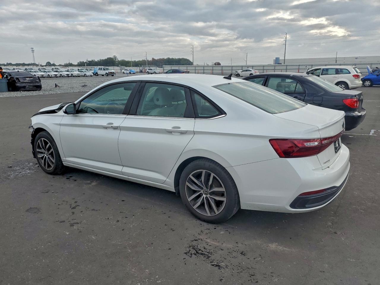 2025 VOLKSWAGEN JETTA SE photo 4