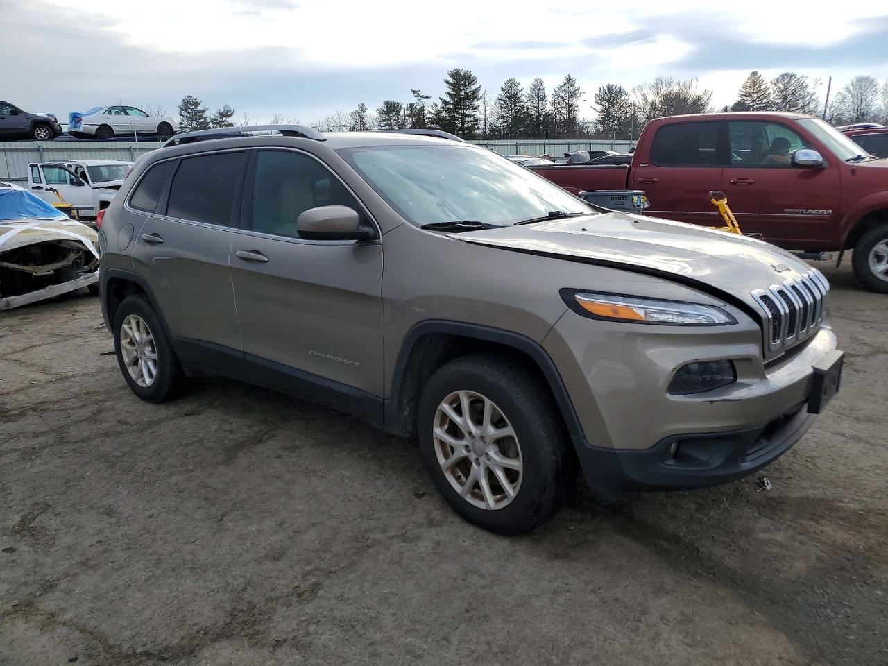 2017 JEEP CHEROKEE LATITUDE photo 4