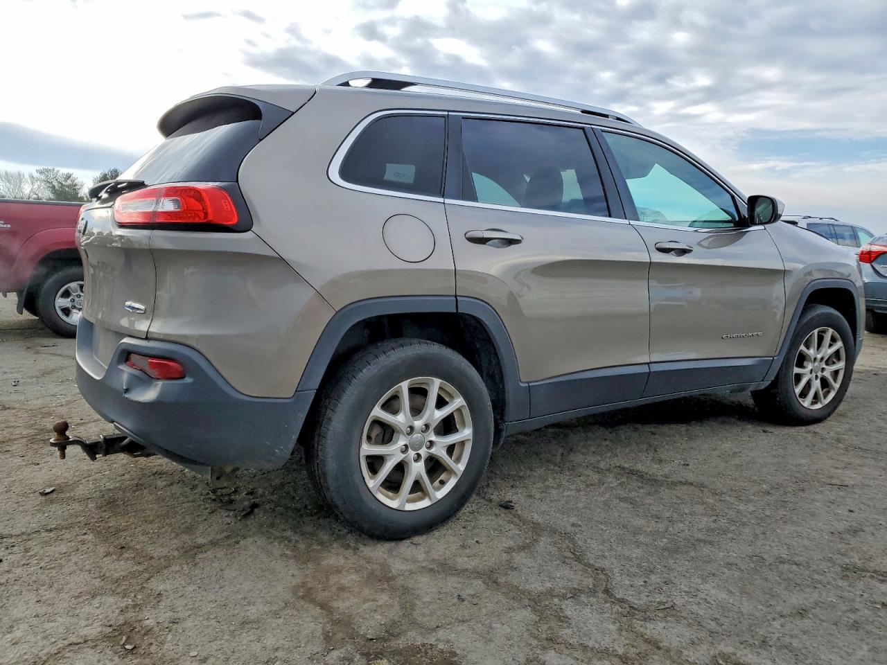 2017 JEEP CHEROKEE LATITUDE photo 3