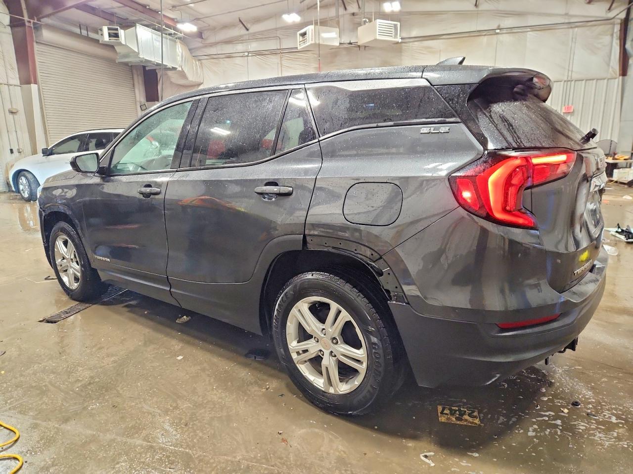 2018 GMC TERRAIN SLE photo 2