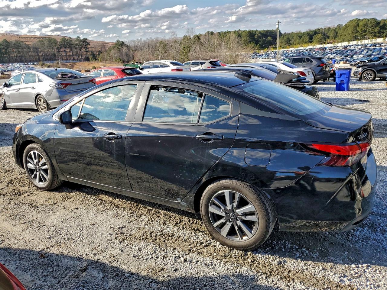 2021 NISSAN VERSA SV photo 2
