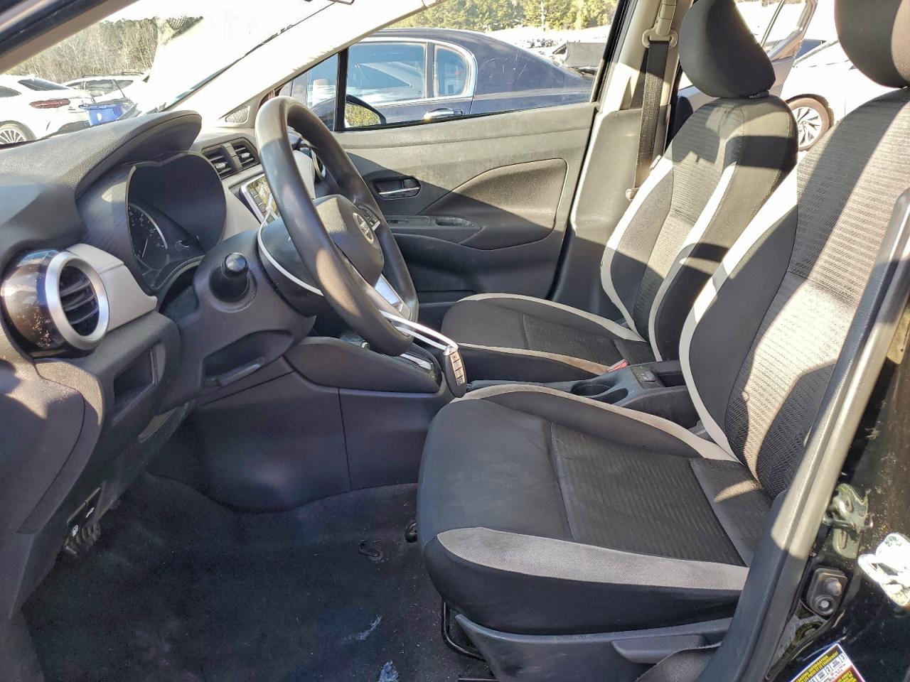 2021 NISSAN VERSA SV photo 7