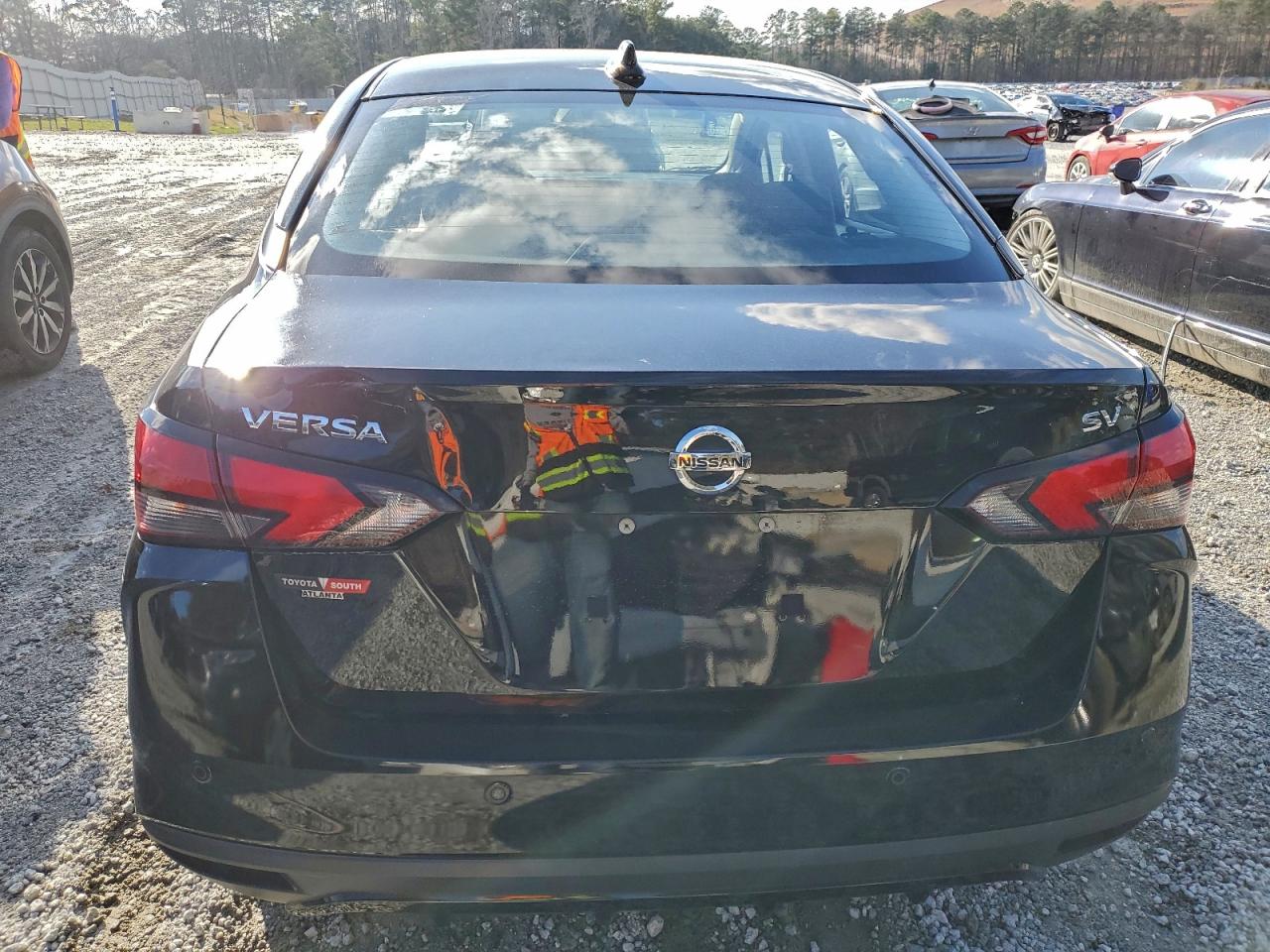 2021 NISSAN VERSA SV photo 6