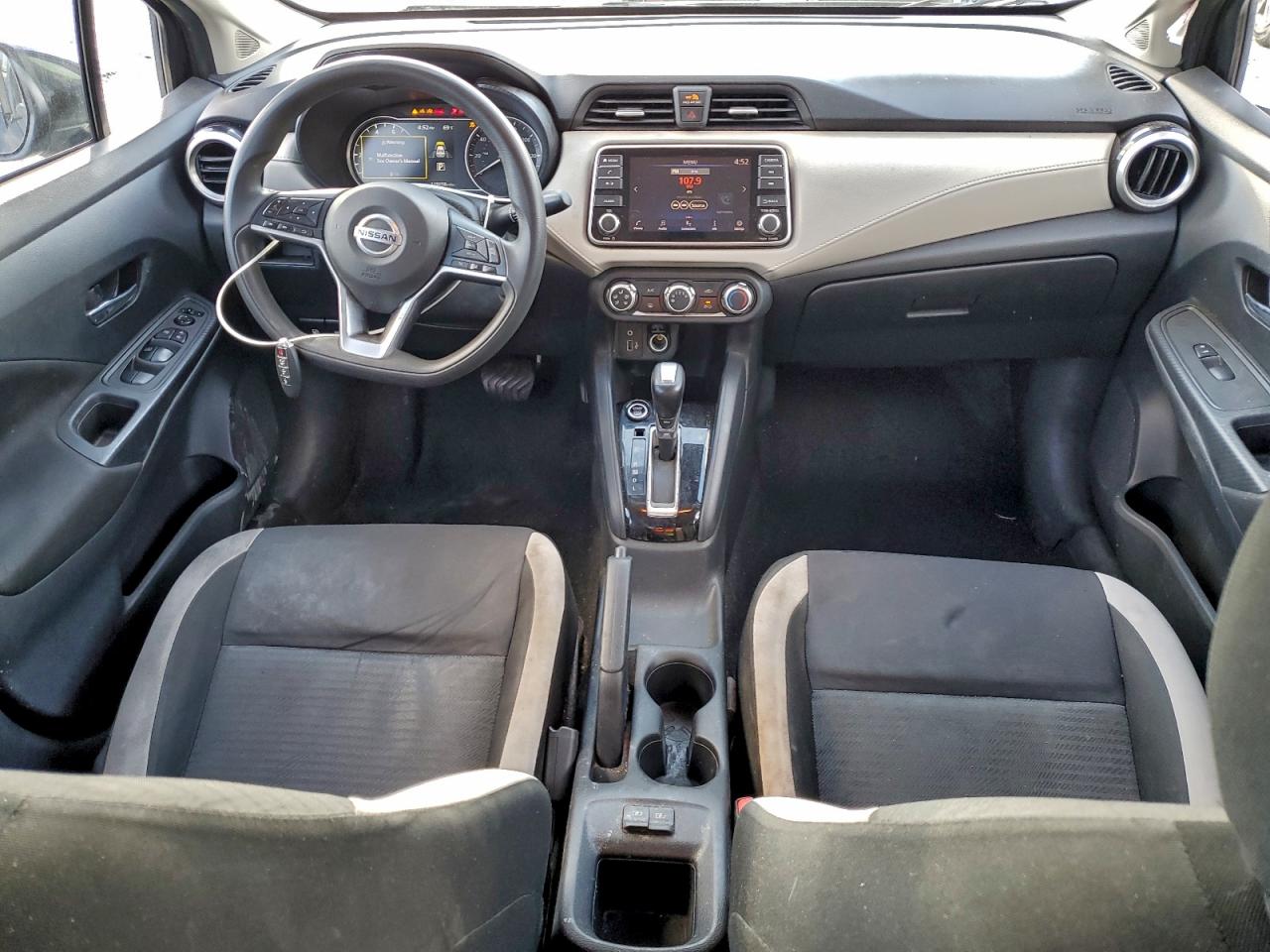 2021 NISSAN VERSA SV photo 8